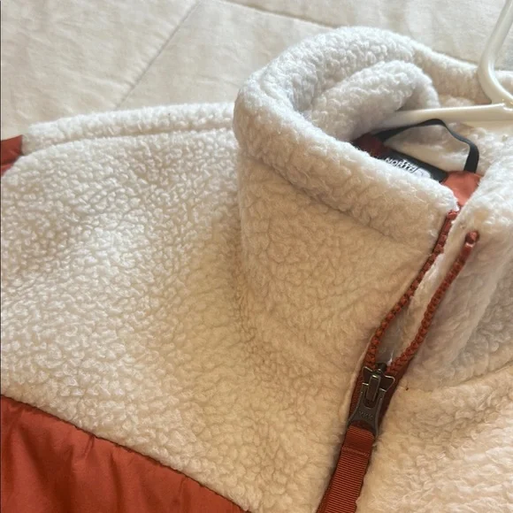 The North Face Women's Puffer Jacket - Rust and Cream - Picture 3 of 5